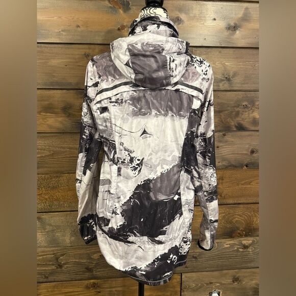 lululemon athletica Black and White wind Jacket - Picture 5 of 9